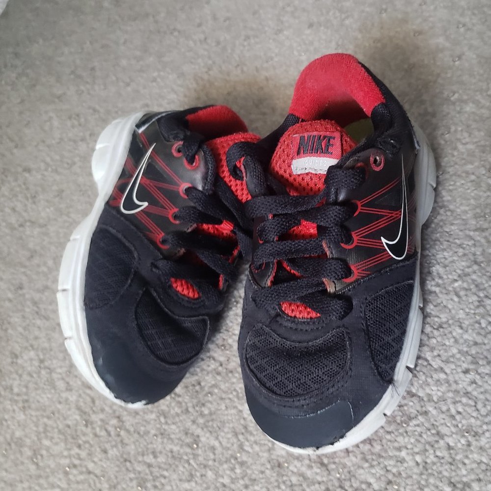 Nike sz (8c)